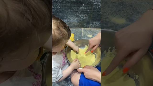 Манка ну вообще не вариант для развития моторики ) #дети #моторика #руки #игры #каша #неназавтрак смотреть онлайн