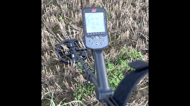 Minelab Equinox 900 first field test and review so far of the new Equinox 900 metal detector. смотреть онлайн
