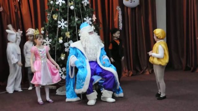 Сценка с новогоднего утренника смотреть онлайн