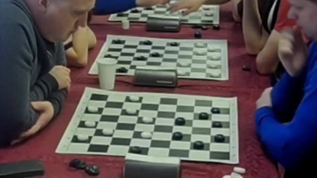 Как зажать центр? Неизбежная комбинация! Брагин - Сусидко | летающие #шашки смотреть онлайн