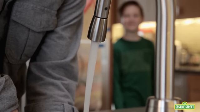 Elmo And Abby’s Bubble Fun | Sesame Street Full Episode