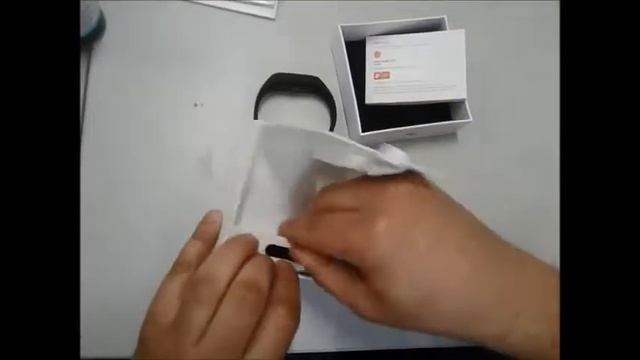 Фитнес браслет Xiaomi Mi Band 2 XMSH04HM распаковка смотреть онлайн