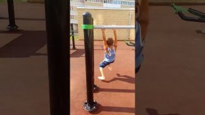 Мальчик 8 лет сделал трюки