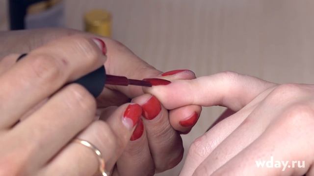 Гель-лак в домашних условиях (шеллак). Урок домашнего маникюра со стразами смотреть онлайн