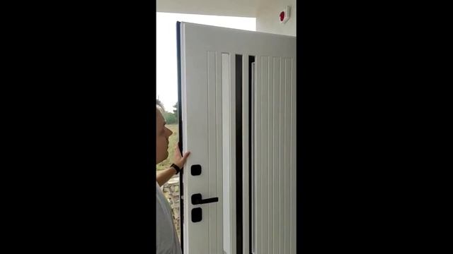 Видеоотзыв о входной двери, которую купили клиенты из Севастополя в нашей компании Дверной Мастер смотреть онлайн