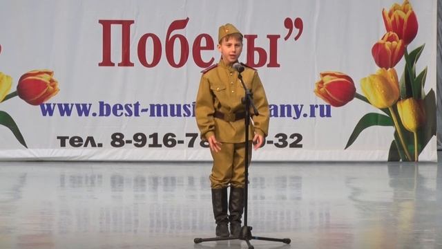 Роберт Рождественский В сорок четвертом смотреть онлайн