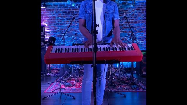 Casio CT-S1 présenté par DOCH NELSON à MICHEL MUSIQUE. смотреть онлайн