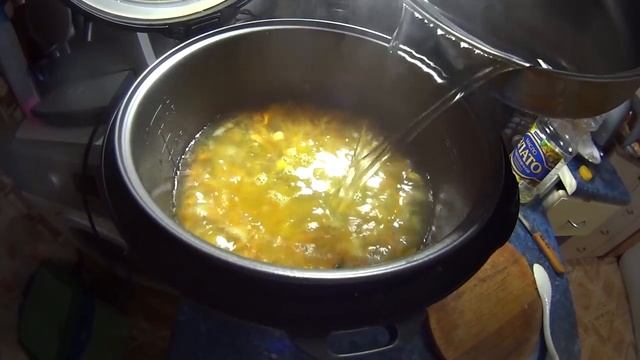 СУП С ФРИКАДЕЛЬКАМИ , ДОМАШНЕЙ ЛАПШОЙ И ГРИБАМИ. смотреть онлайн