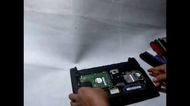 memperbaiki notebook acer aspire one d257 смотреть онлайн