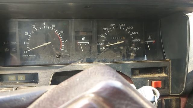 Проблема с загорающейся лампочкой давления масла при прогреве на TD27T оказалась в датчике... смотреть онлайн