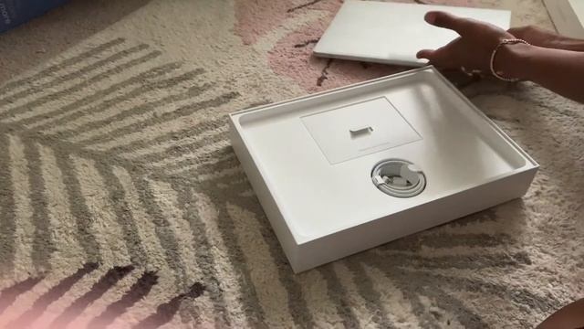 Unboxing 13” MacBook Pro With Touch Bar смотреть онлайн