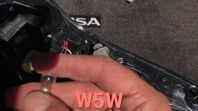 Nissan Versa - Rear Side Marker Bulb replacement (How to DIY) смотреть онлайн