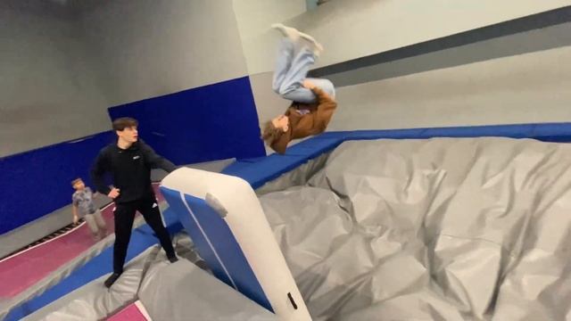 НЕРЕАЛЬНЫЙ ДРИСТ СТИЛЯ НА БAТУТАХ!!!!!!!!!! СЛОМАЛ ЖОПУ??????? смотреть онлайн