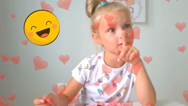 ДЕТСКАЯ КОСМЕТИКА У НАСТИ. НАСТЯ ПОКАЗЫВАЕТ КАК КРАСИТЬСЯ ДЕТСКОЙ КОСМЕТИКОЙ