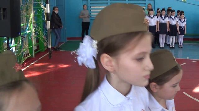 3-Б класс 2022 год Смотр строевой песни смотреть онлайн