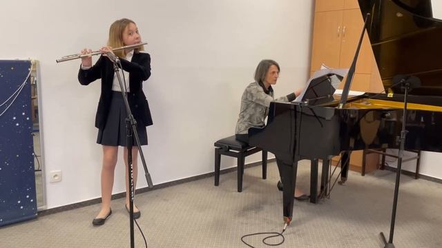 Johannes Brahms - Hungarian Dance No. 5 - Marianna Szlendak - flute смотреть онлайн