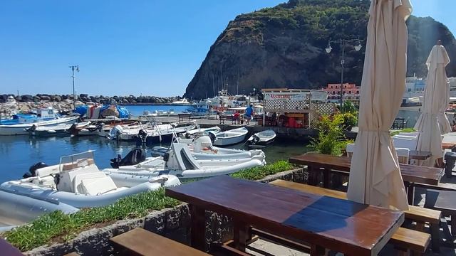 Italy VLOG. Лучший завтрак, пляжи, городок Sant Angelo. Остров Искья. смотреть онлайн