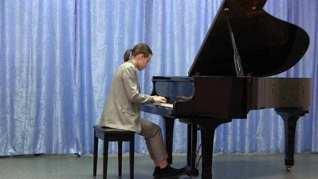 Гайдн. Соната; И.С. Бах. 3-хголосная инвенция; М. Мошкрвский. Этюд;С. Рахманинов. Прелюдия смотреть онлайн