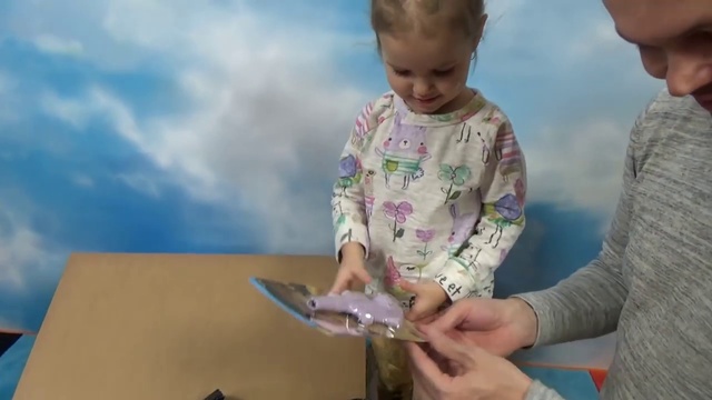 Посылка с игрушками Доктор Плюшева фашемс и шарики животные Орбиз Box with toys смотреть онлайн