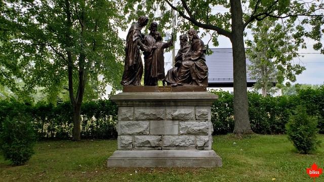 Notre-Dame-du-Cap Basilica: Canada's Natinoal Shrine смотреть онлайн