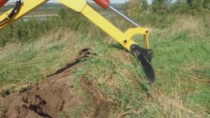 Самодельный прицепной миниэкскаватор, первые испытания.