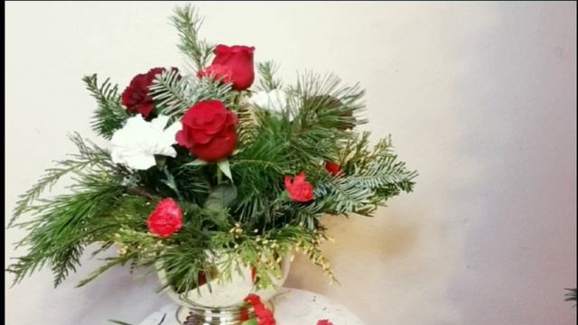 How To Make a Christmas Centerpiece // Christmas Arrangement смотреть онлайн