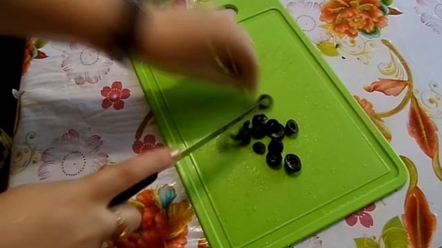 Салат арбузная долька. Очень вкусный салат с курицей и грибами. смотреть онлайн