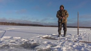 Как одному поставить сеть под льдом!