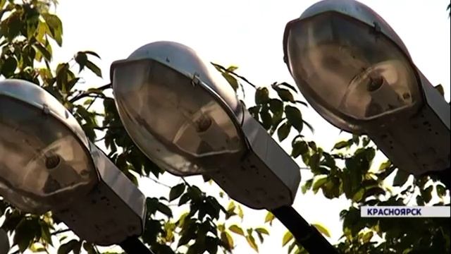 Уличные столбы возле БКЗ покрасили в черный цвет смотреть онлайн