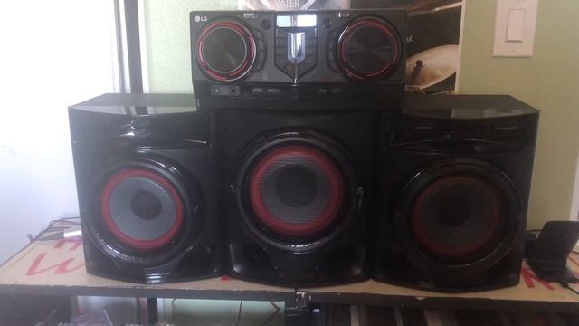 LG XBOOM CJ45 Extreme Power Party System: 50% Volume Level смотреть онлайн
