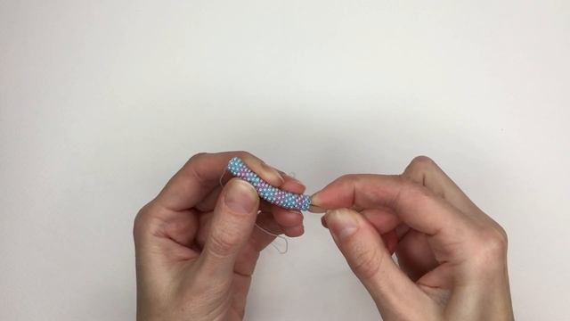 Needle tatting. Bead rope crochet. Bracelet / Фриволите иглой. Жгут из бисера крючком. Браслет смотреть онлайн