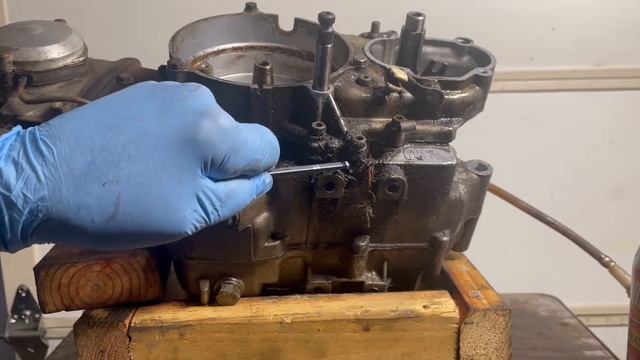 Honda ATC ATC90 Throwing Oil, Part 3 - Oil Seals, Oil Filters, Clutch смотреть онлайн