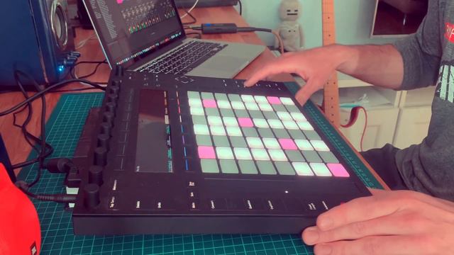 Live looping / Ableton Push 2 / Spring theme смотреть онлайн