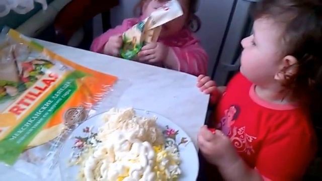 Мексиканская тортилья с начинкой. смотреть онлайн