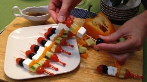 Канапе «Греческий салат» на шпажках