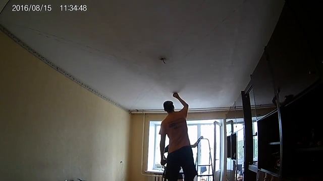 Натяжной потолок в комнате светло бежевый глянец. смотреть онлайн