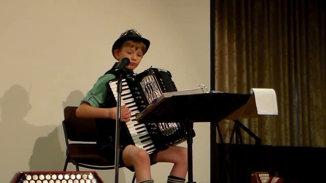 Cody McSherry performs "Beer Barrel Polka" on accordion смотреть онлайн