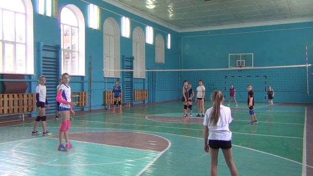 Тренировочная игра по волейболу девочки 2005-2007г.г.р смотреть онлайн