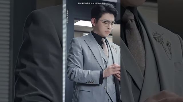 灰姑娘為了還債跟總裁結婚，總裁卻只想著白月光，灰姑娘忍無可忍怒提離婚，怎料總裁後悔了，哭著求她留下來！【薄總，太太又去跟人約會了】全集 #短剧 #甜宠 #爱情 #情感 #甜寵 #追妻火葬場 #短劇 смотреть онлайн