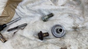 Как высверлить обломанный болт шкива коленвала