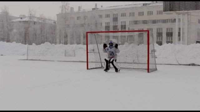 Отбивание мяча. Пособие по хоккею с мячом ИФКСиЗ САФУ