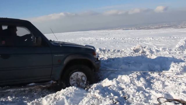 копаем снег под паджеро смотреть онлайн
