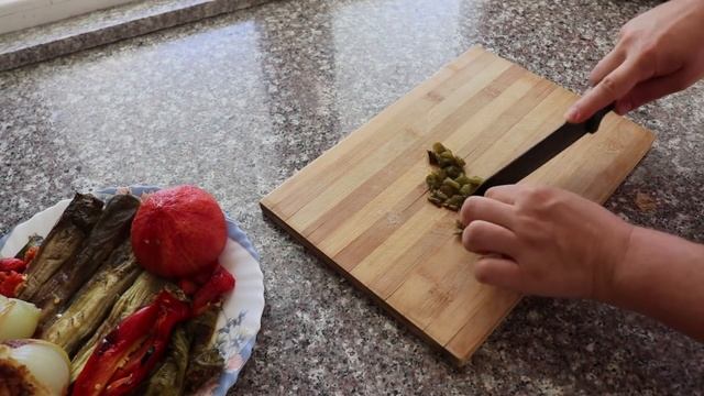?САМЫЙ ВКУСНЫЙ ТУРЕЦКИЙ САЛАТ/МАНГАЛ САЛАТАСЫ/Közlenmiş Patlıcan Salatası смотреть онлайн