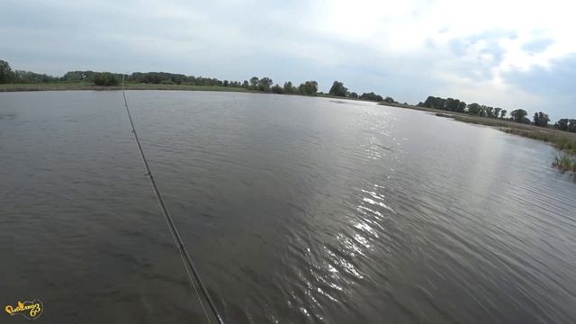 Эта вертушка косит щуку. Вышли половить вечернего хищника на спиннинг с лодки смотреть онлайн