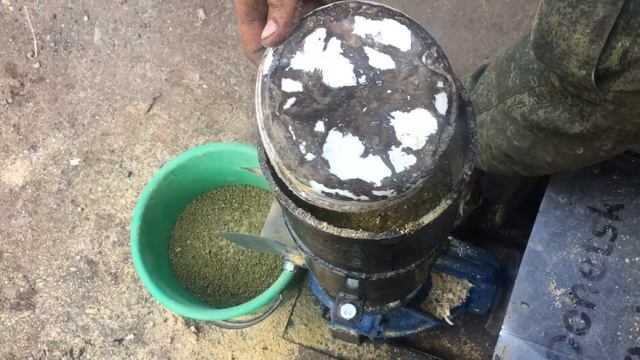 Гранулированный Комбикорм Для Бройлеров и Индюшат С Травяной Мукой Granulated Feed For Broilers And смотреть онлайн