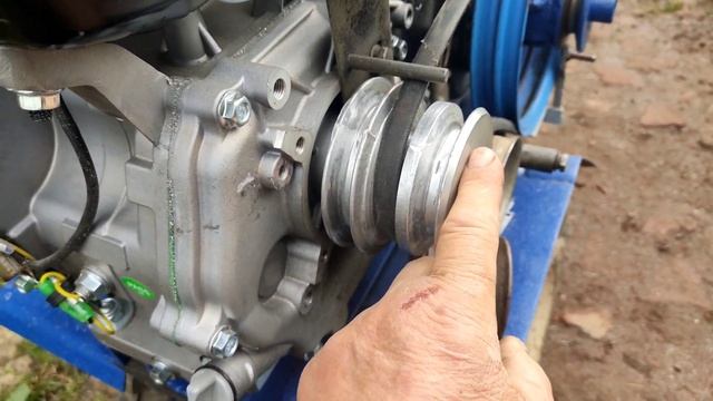 Растачиваю шкив, без токарки, чтобы уменьшить обороты. смотреть онлайн