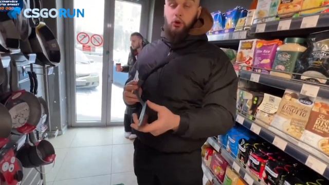 Данила горилла напал на кореша с ножом смотреть онлайн