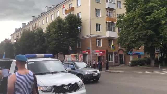 Взятие «К/Б» штурмом, поездки на крыше авто и аfter-party в стиле ню: как в Орле прошёл день ВДВ смотреть онлайн