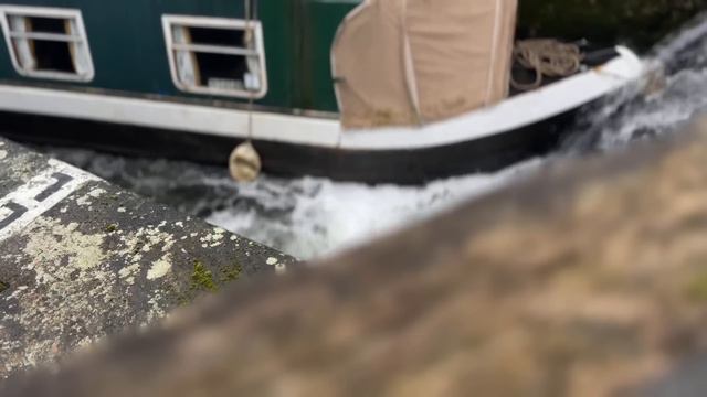 Cranking it through ice wind and rain (to get to the pub) смотреть онлайн