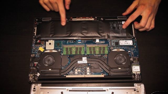 Dell XPS 15 9550 Battery Replacement смотреть онлайн